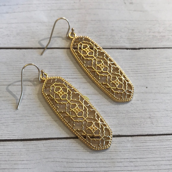 Jewelry - Gold tone filigree earrings